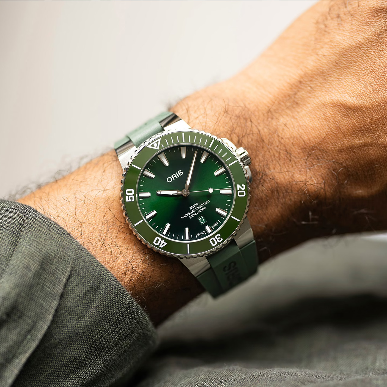 ORIS Aquis Date 43mm